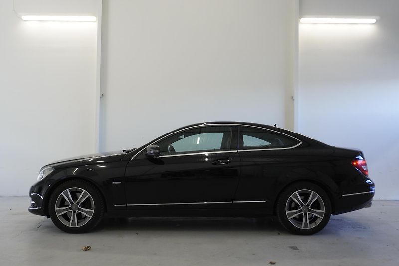 Mercedes-Benz Třídy C (2012) C350 3,5I V6 COUPE AMG-LINE  - fotka 2 z 31