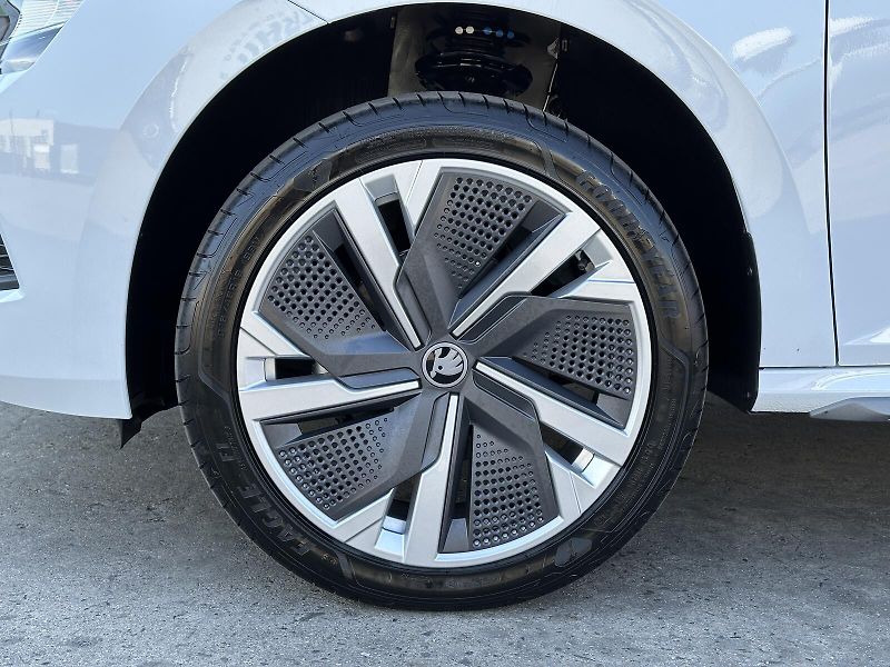 Škoda Kamiq 1.5TSi DSG 150PS LED V.Cockpit - fotka 10 z 46