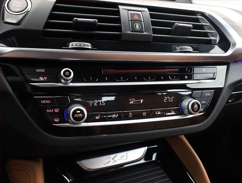 BMW X4 (2019) M Paket X xDrive25d - fotka 13 z 19
