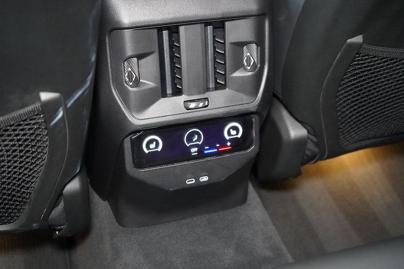 BMW X3 M50 xDrive, Nezávislé, Tažné - fotka 48 z 50