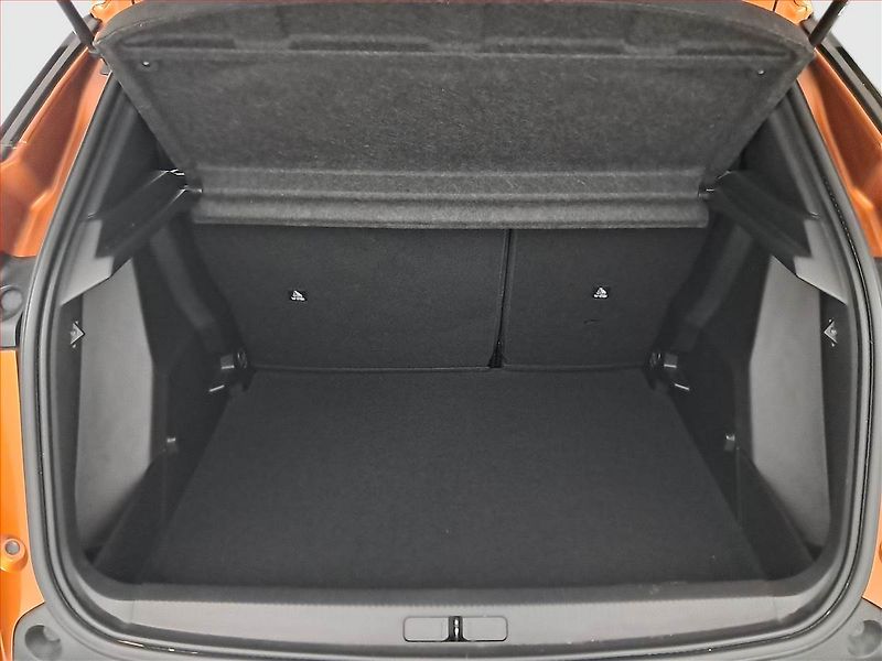 Peugeot 2008 (2021) 1.2 PureTech, Serv.kniha - fotka 14 z 16