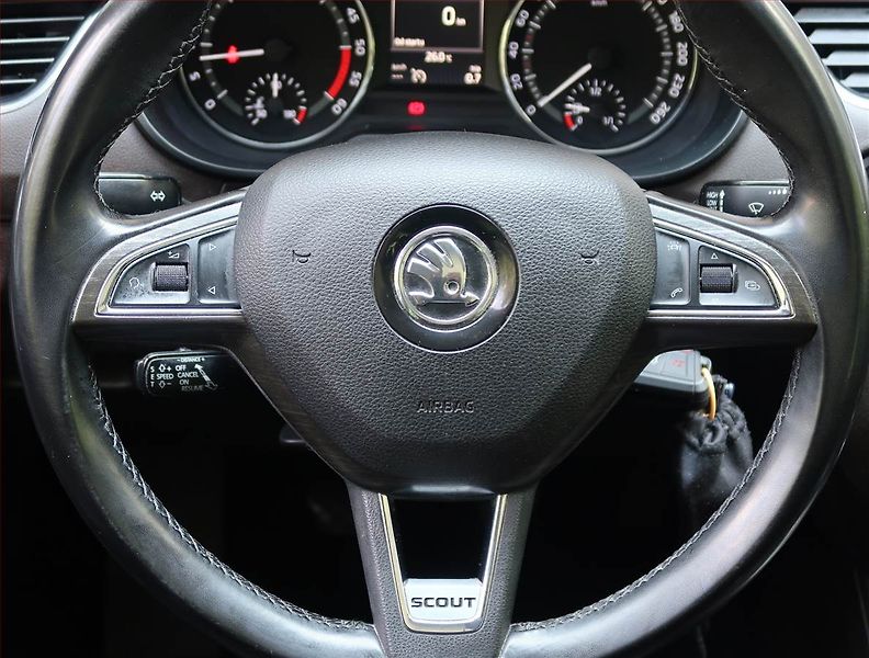 Škoda Octavia (2016) Scout 2.0 TDI, 4X4, Bi-Xenony - fotka 18 z 22