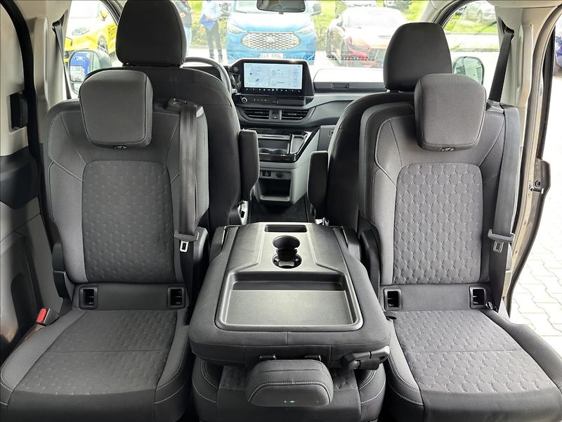 Ford Tourneo Custom 2,0 125kW L2 Titanium  DPH - fotka 20 z 44