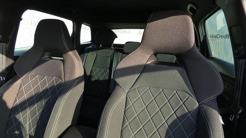 Škoda Karoq 1,5 TSI Sportline - fotka 7 z 23