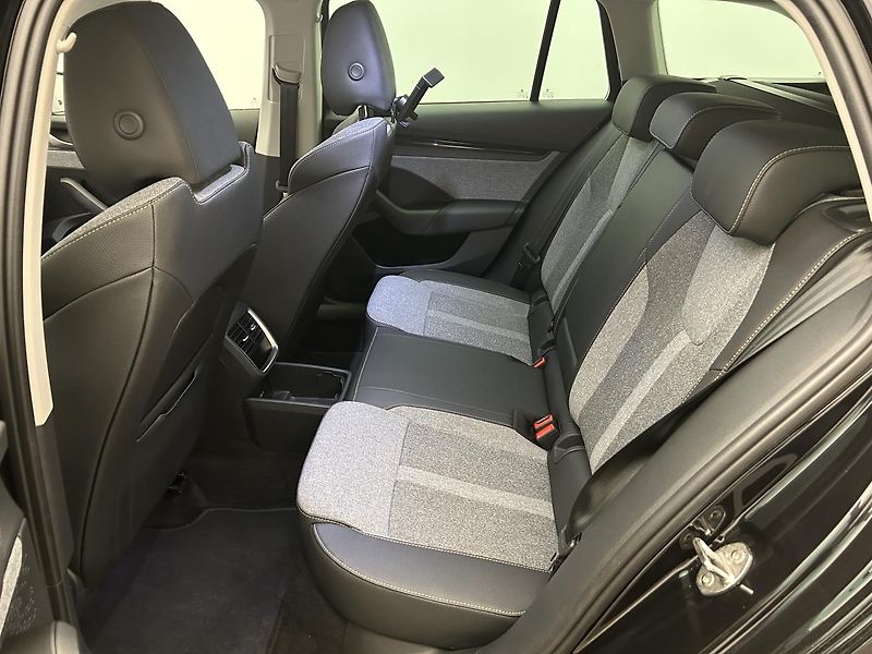 Škoda Octavia 2.0 TDI Top selection - fotka 16 z 23