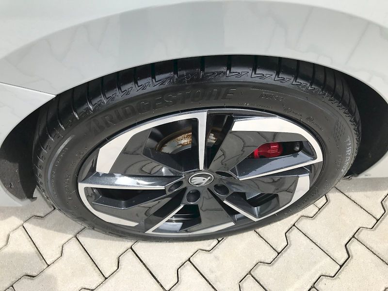 Škoda Octavia (2025) COMBI RS 2,0 TSI 195 KW 7-STUP - fotka 15 z 31