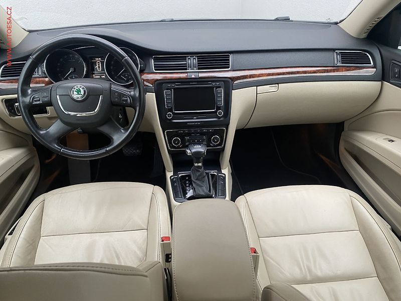 Škoda Superb (2010) 2.0 TDi, Elegance, DSG, bixen - fotka 8 z 18