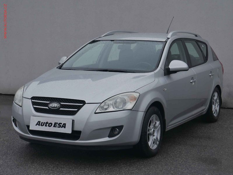 Kia Ceed (2008) 1.6CVVT, ČR, AC, TZ - fotka 3 z 21
