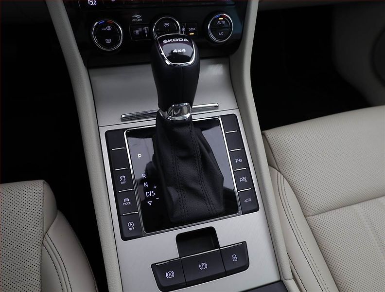 Škoda Superb (2022) Laurin&Klement 2.0 TDI - fotka 11 z 20