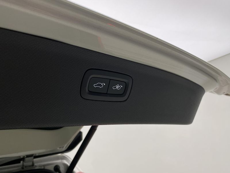 Volvo XC90 B5 AWD INSCRIPTION REZERVACE - fotka 32 z 54