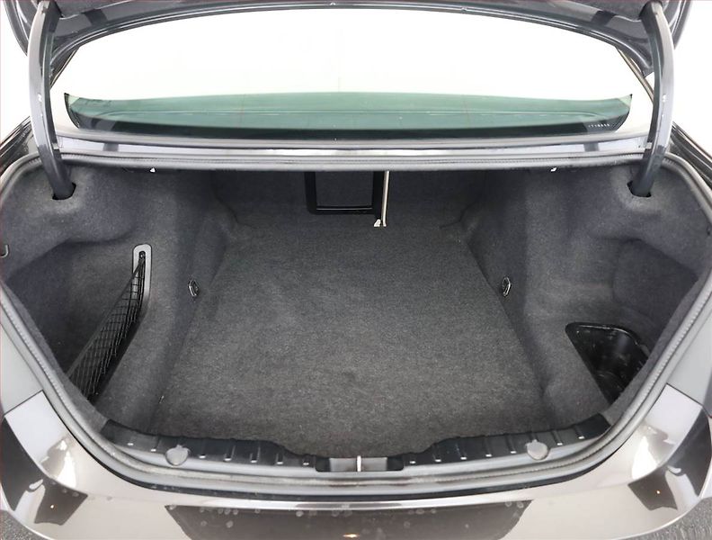 BMW Řada 5 (2016) 520d xDrive, 4X4, Automat, ČR - fotka 19 z 20