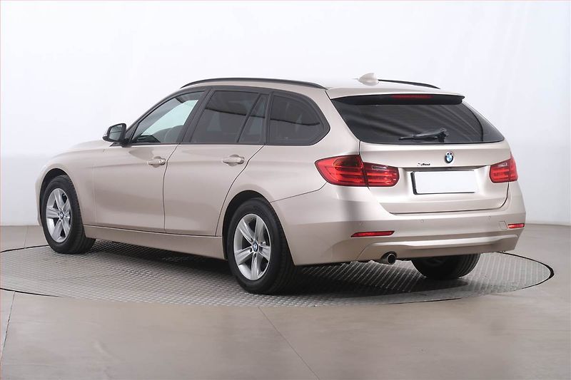 BMW Řada 3 (2015) 320 d xDrive, 4X4, Automat - fotka 4 z 24