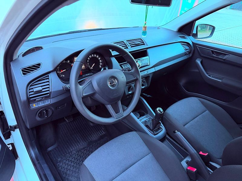 Škoda Fabia 1.0 MPi Ambition - fotka 14 z 24