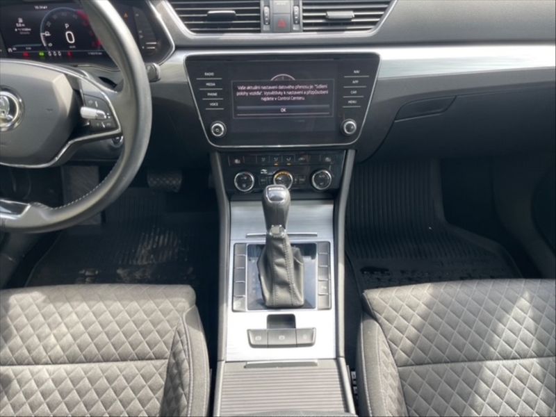 Škoda Superb 2,0 TDI Style AT - fotka 10 z 11