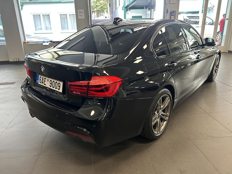 BMW Řada 3 (2017) 320d xDrive M SPORT HUD LED - fotka 4 z 29