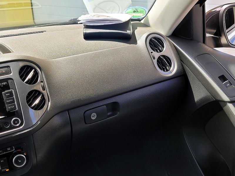 Volkswagen Tiguan 2,0 TDi DSG 4motion SERV.KNÍŽK - fotka 27 z 41