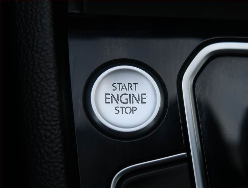 Volkswagen Passat (2020) Elegance 2.0 TSI, Automat - fotka 18 z 22