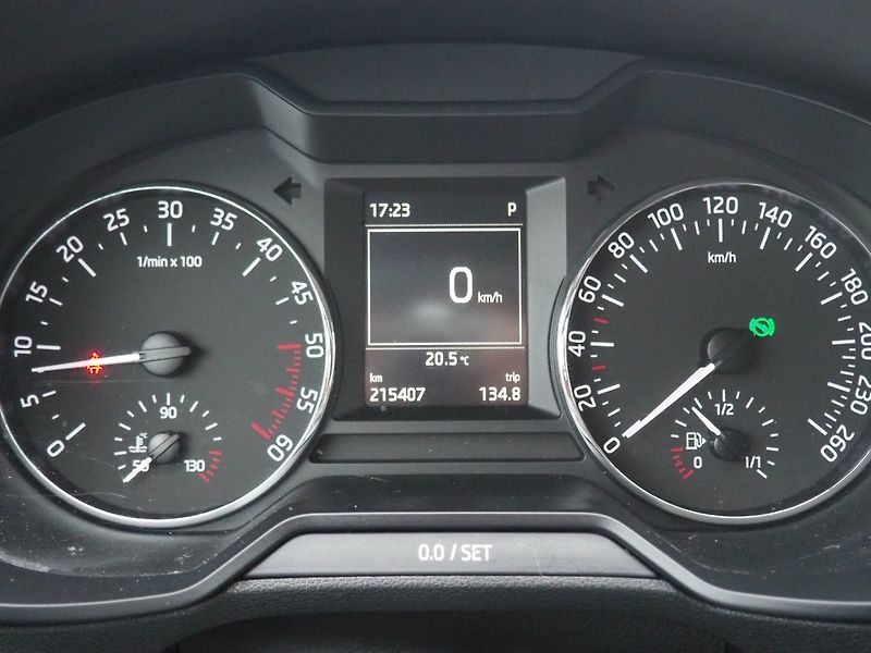 Škoda Octavia (2013) 1.6 TDI, Automat - fotka 24 z 31