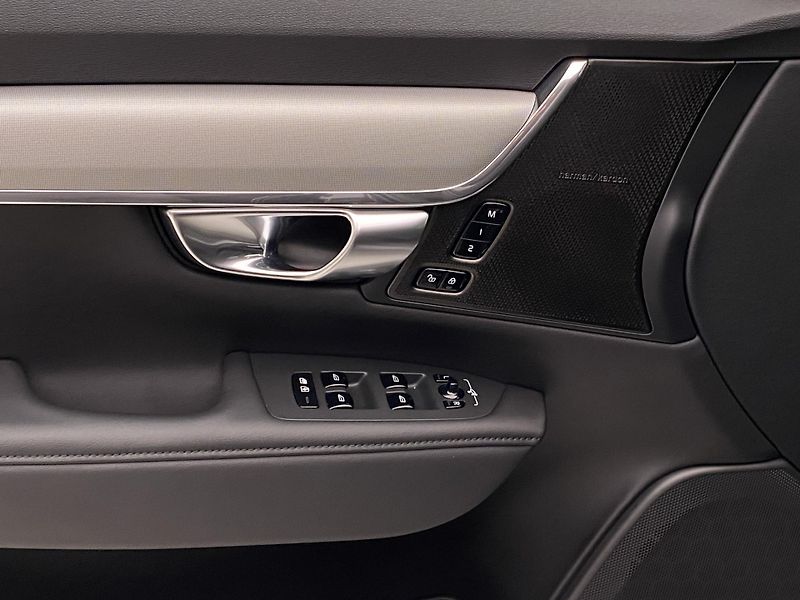Volvo V90 T6 AWD PLUG-IN PLUS DARK TAŽNÉ - fotka 29 z 53