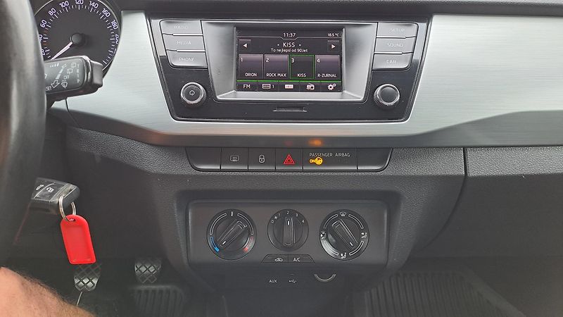 Škoda Fabia 1.0 TSI70 Ambiente+ - fotka 24 z 27