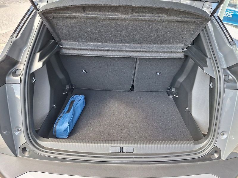 Peugeot 2008 (2025) ALLURE PureTech 130 EAT8 - fotka 10 z 17
