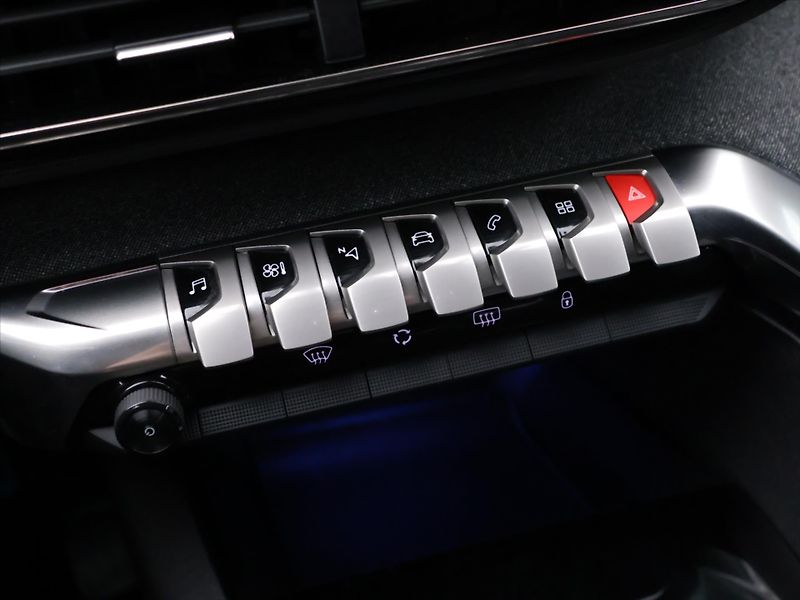 Peugeot 5008 1,2 PT 96kW Allure 7-Míst CZ - fotka 22 z 32