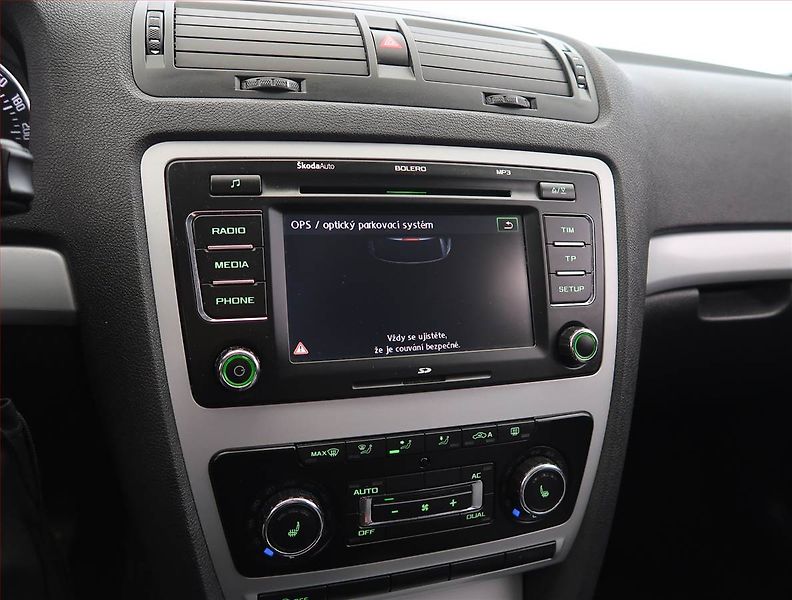 Škoda Octavia (2010) 2.0 TDI, Serv.kniha, Xenony - fotka 15 z 19