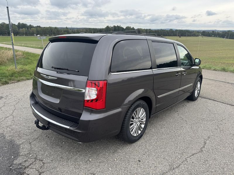 Chrysler Town & Country (2016) 3.6 V6 DOL. KM,SERVSNI KN - fotka 7 z 31