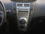 Toyota Yaris (2008) 1.0 VVT-i, nová STK, Klima - náhled 12