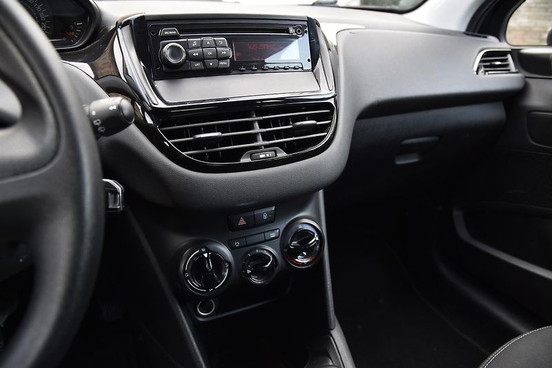 Peugeot 208 1.2i, motor - spotřeba oleje - fotka 15 z 25