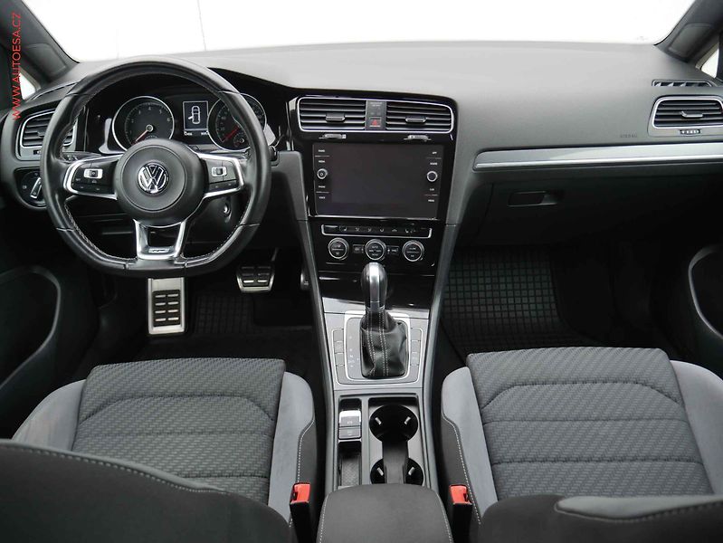 Volkswagen Golf (2018) 1.4 TSi, ČR, R-Line, DSG - fotka 8 z 16