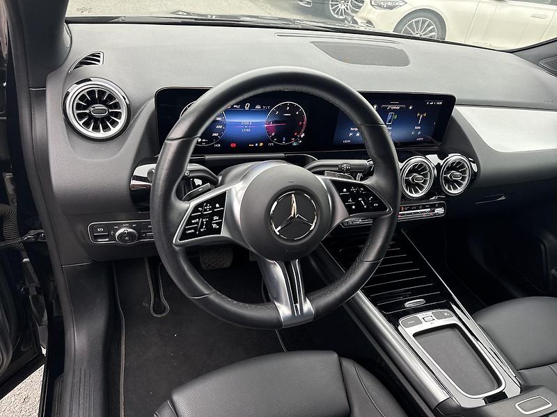 Mercedes-Benz GLA 200d 4MATIC - fotka 10 z 16