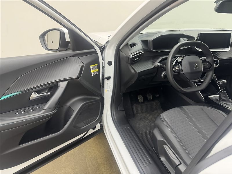 Peugeot 2008 1,2 DPH VÝHŘEV ALLURE+ 1MAJ ČR - fotka 28 z 42