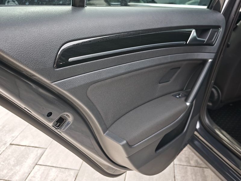 Volkswagen Golf (2019) 1,5 TSI 110 KW Highline - fotka 10 z 33