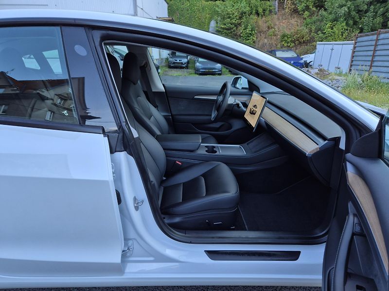 Tesla Model 3 LONG RANGE DUAL MOTOR TZ 94,2% - fotka 16 z 49