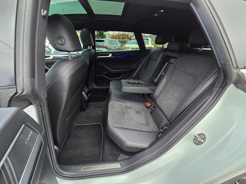 Volkswagen Arteon (2022) 2.0 TSi 235KW R-Line 4 motion - fotka 12 z 23