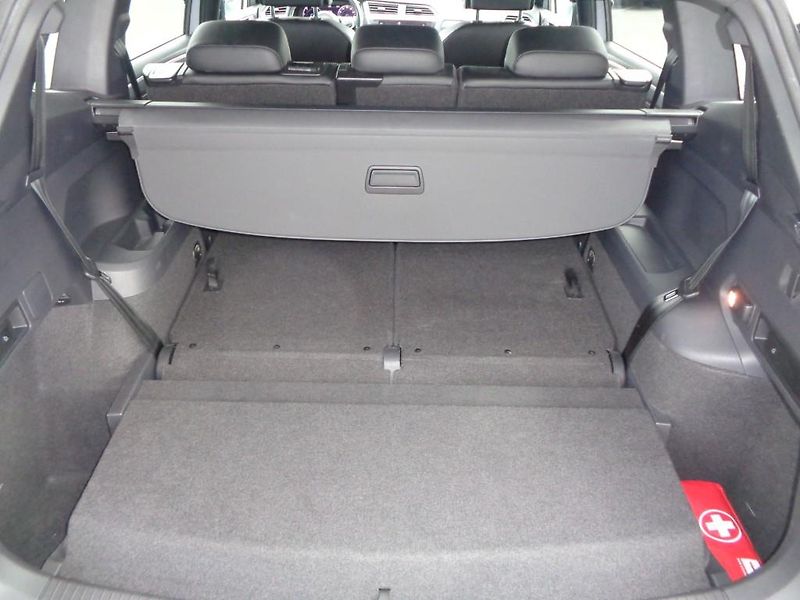 Volkswagen Tiguan 2.0 TDI HL 4x4 R line 140 kW 7 - fotka 27 z 30