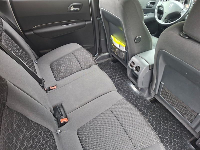 Peugeot 3008 (2016) 1.6HDI 80kW AUT -SERVISOVÁNO! - fotka 21 z 29