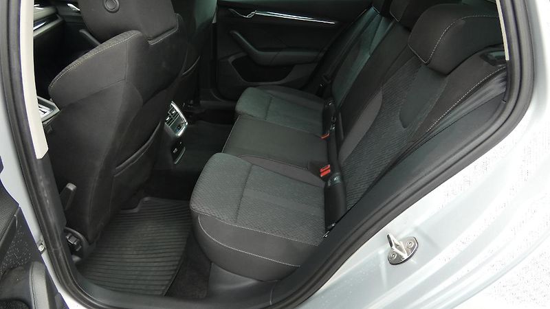 Škoda Octavia 2,0 TDI Style DSG 110 kW - fotka 20 z 24