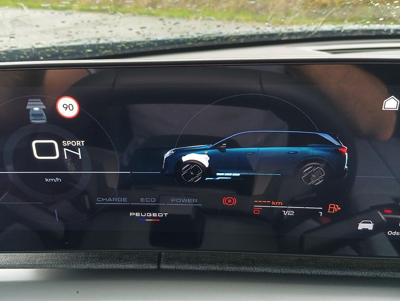 Peugeot 5008 (2026) GT Hybrid 145 e-DCS6 - fotka 13 z 20