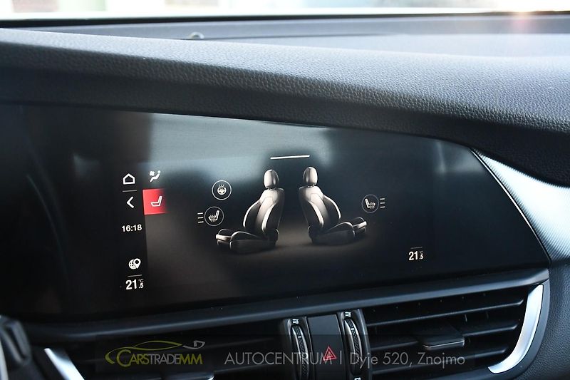 Alfa Romeo Giulia 2.0 TURBO 16V 206kW Q4 VELOCE - fotka 34 z 42