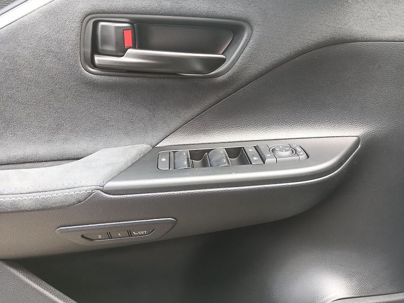 Toyota C-HR (2025) C-HR 2.0 PHEV STYLE - fotka 11 z 18