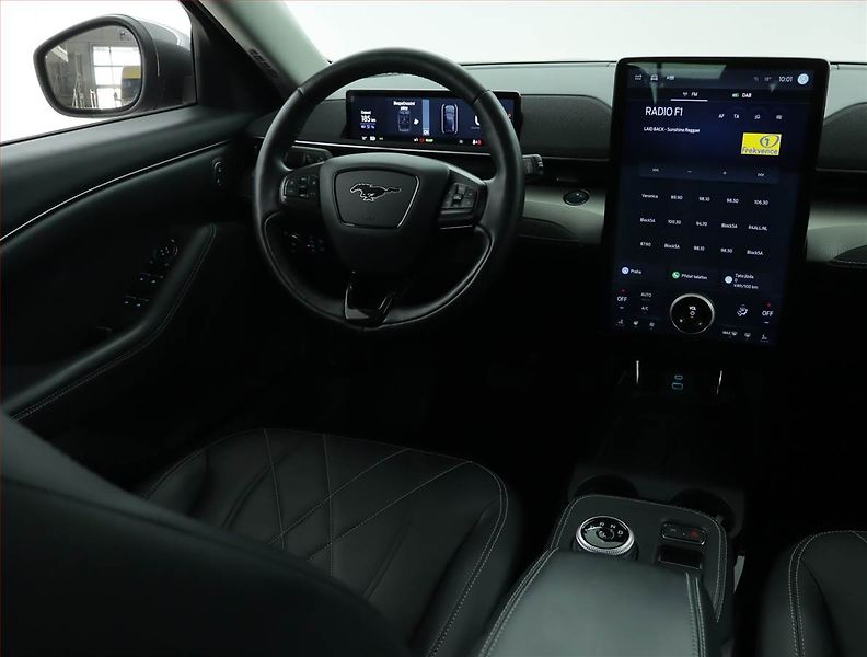 Ford Mustang Mach-E (2021) Standard Range RWD, SoH 95% - fotka 7 z 19