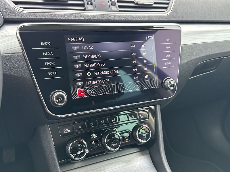 Škoda Superb (2020) Combi 1.4 TSI iV DSG Ambition - fotka 20 z 35