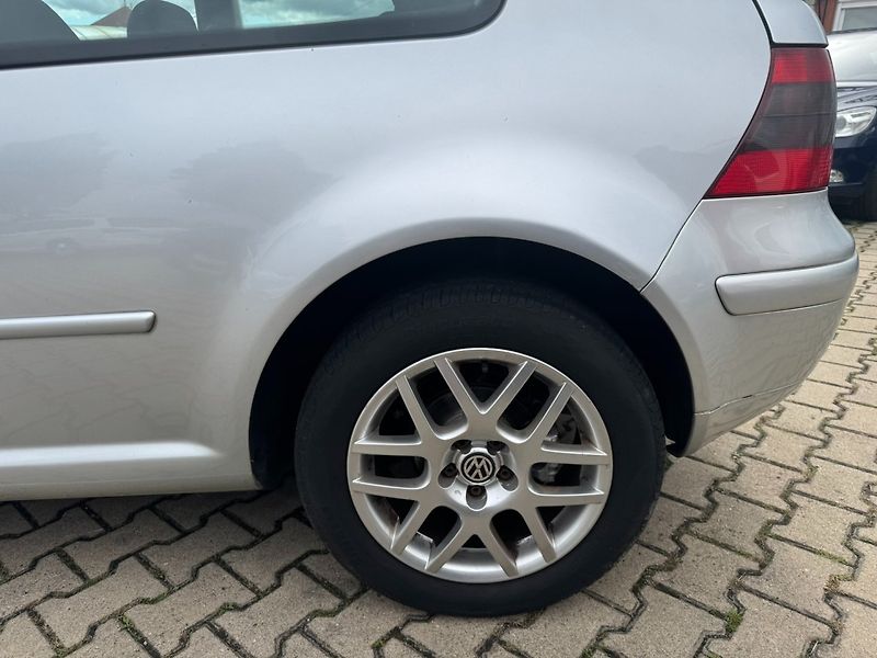 Volkswagen Golf (2003) 1,9 TDI 96 KW STK BRZDY - fotka 17 z 43