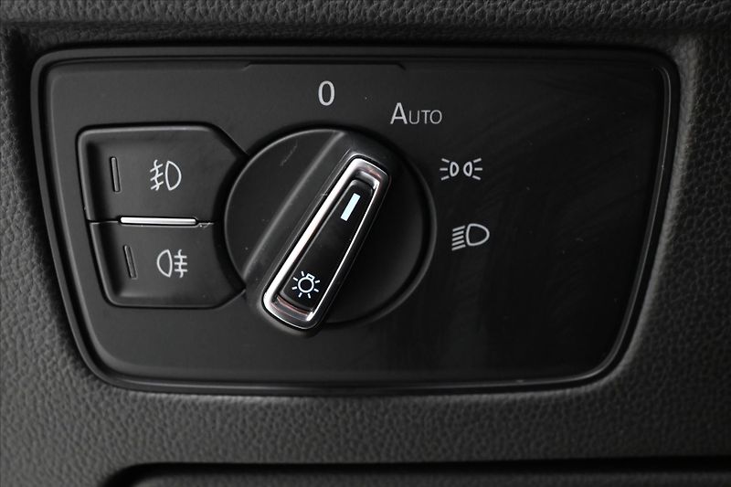 Volkswagen Passat 2,0 TDI 110 kW DSG Business Zá - fotka 27 z 31
