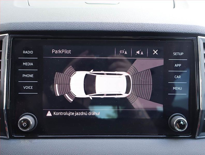 Škoda Karoq (2020) 1.6 TDI - fotka 17 z 17