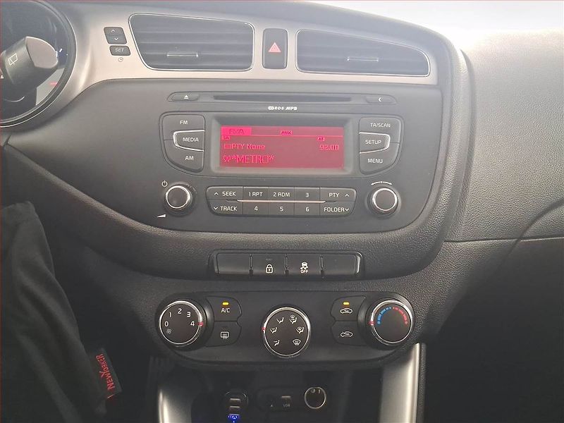 Kia Ceed (2016) 1.4 CVVT, ČR,1.maj, Serv.kniha - fotka 12 z 21