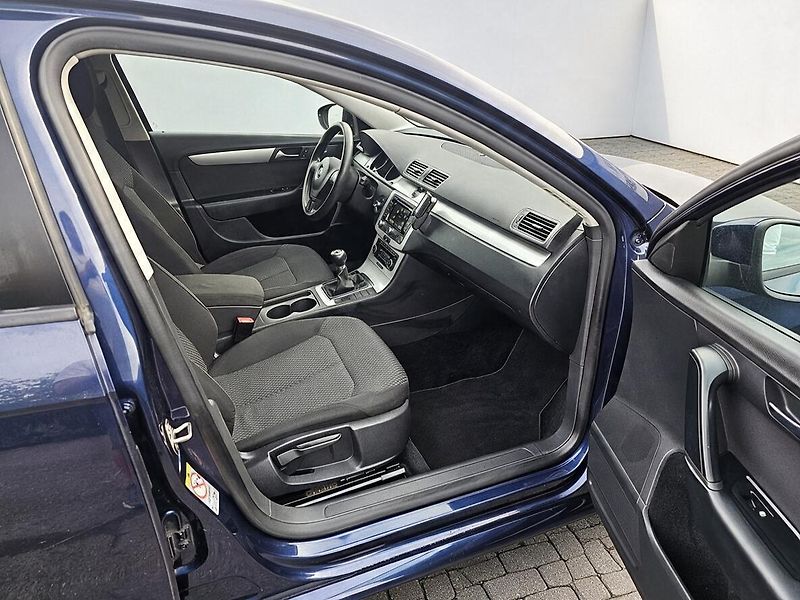 Volkswagen Passat 1.4 TSI 90kW, NOVÉ ROZVODY. - fotka 27 z 42