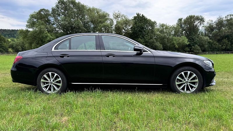 Mercedes-Benz Třídy E (2019) pravidelný servis, hezký stav - fotka 4 z 20